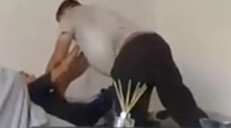 Σοκαριστικές εικόνες με άντρα που αρπάζει τη σύντροφό του από τον λαιμό! «Θα πεθάνεις στα χέρια μου»  (Φωτό & βίντεο)