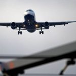 Σοκ: Κινητήρας αεροπλάνου «ρούφηξε» άνθρωπο στο αεροδρόμιο – Σκοτώθηκε μπροστά στους επιβάτες