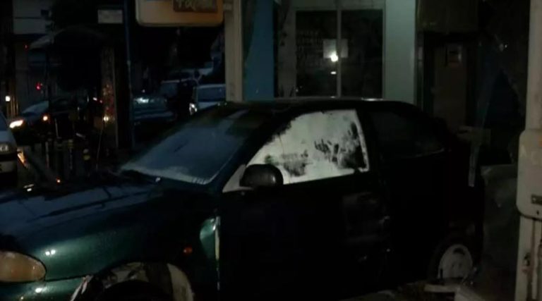 Δρόμοι χείμαρροι από την καταιγίδα στην Θεσσαλονίκη – Αυτοκίνητο «μπήκε» σε ιχθυοπωλείο! (βίντεο)