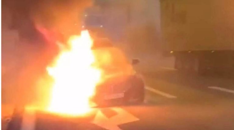 Πήρε το αυτοκίνητο του φωτιά στην Αθηνών – Λαμίας χωρίς να το έχει καταλάβει! (φωτό & βίντεο)