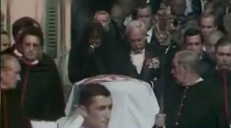 Οι κηδείες των «γαλαζοαίματων» που μαγνήτισαν τα βλέμματα – Από την Γκρέις Κέλι έως την Πριγκίπισσα Νταϊάνα (βίντεο)