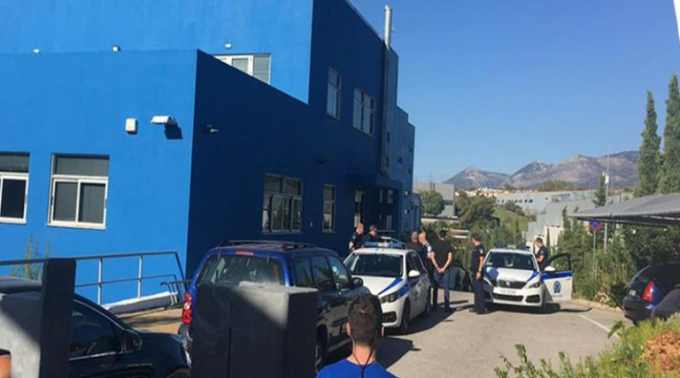 Κρυονέρι: Κλειδωμένος στην τουαλέτα σε κατάσταση σοκ απειλούσε να αυτοκτονήσει ο Πάνος Αργιανίδης – Τον συνέλαβε η Αστυνομία (φωτό)
