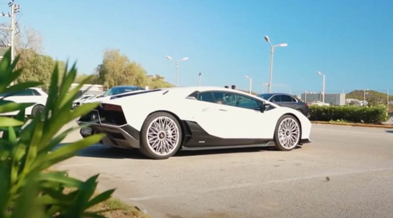 Από τη Βούλα ως το Λαύριο με μία Lamborghini αξίας 400.000 ευρώ! (βίντεο)