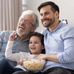 Τι αλλάζει στο μυαλό του παιδιού όταν βλέπουμε τηλεόραση μαζί του
