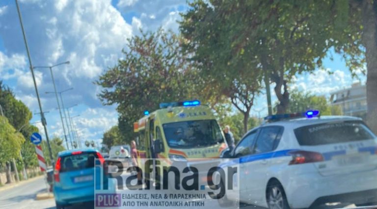 Ραφήνα: Ασθενοφόρο και περιπολικό της Αστυνομίας στη Λ. Φλέμινγκ (φωτό)