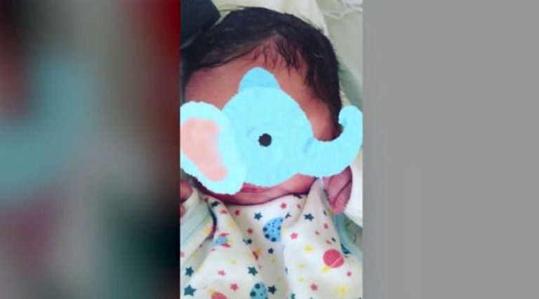 «Είδα το μωρό μου μελανιασμένο» – Συγκλονίζει η μητέρα του βρέφους που πέθανε στην κούνια του (βίντεο)