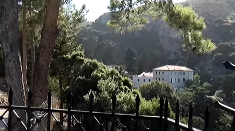 Έφτιαξαν χασισοφυτεία «μαμούθ» μέσα σε μοναστήρι – Είχαν κρεμάσει και κομποσκοίνια! (βίντεο)