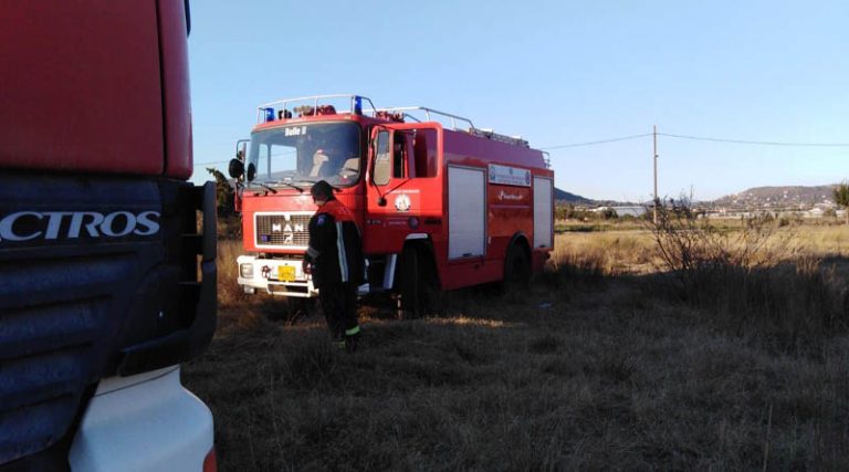 Πυροσβεστικό Σώμα Εθελοντών Ν. Βουτζά & Σωματείο Εθελοντών Δασοπυροσβεστών, στην κατάσβεση της φωτιάς στον Μαραθώνα (φωτό)