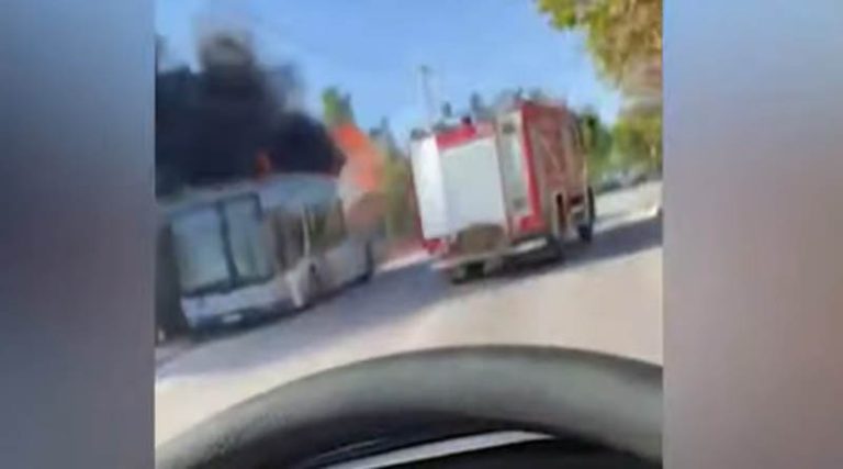 Παλλήνη: Τρόμος με λεωφορείο που τυλίχθηκε στις φλόγες στη Λ. Ανθούσας! (βίντεο)