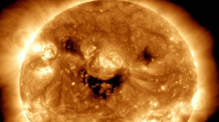 Απίστευτη εικόνα! Η NASA τράβηξε φωτογραφία του Ήλιου να «γελά»!