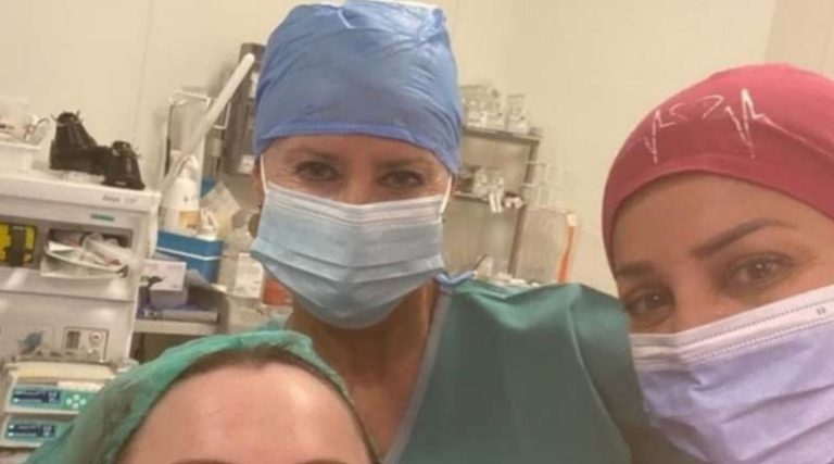 Νατάσα Παζαΐτη: Η συγκινητική φωτογραφία με την ασθενή της αμέσως μετά το χειρουργείο! (φωτό)