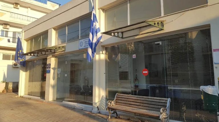 Παλλήνη: Πανικός στην Πολεοδομία – Έριξε οξύ σε δύο υπαλλήλους – Δύο άτομα στο νοσοκομείο!