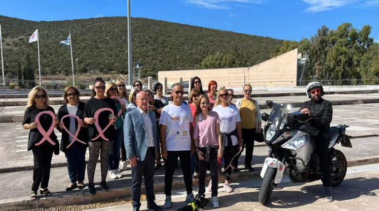 Δ. Μαραθώνα: Από το Μουσείο Μαραθωνίου Δρόμου ξεκίνησε η πορεία του Αλέξη Σοφοκλέους για τις ηρωίδες του καρκίνου του μαστού