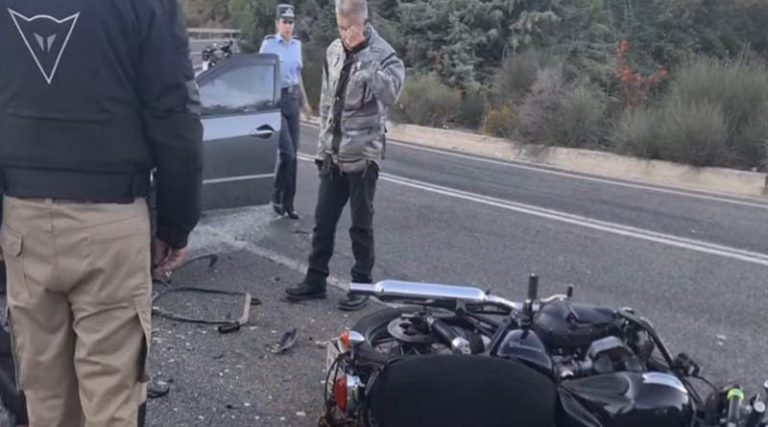 Νεκρός 50χρονος οδηγός μηχανής σε τροχαίο – Συγκρούστηκε μετωπικά με αυτοκίνητο (φωτό & βίντεο)