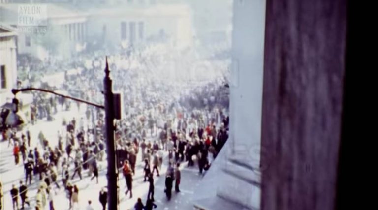 Πολυτεχνείο: Ένα έγχρωμο φιλμ απαθανάτισε κρυφά την εξέγερση από παράθυρο του «Ακροπόλ» (βίντεο)