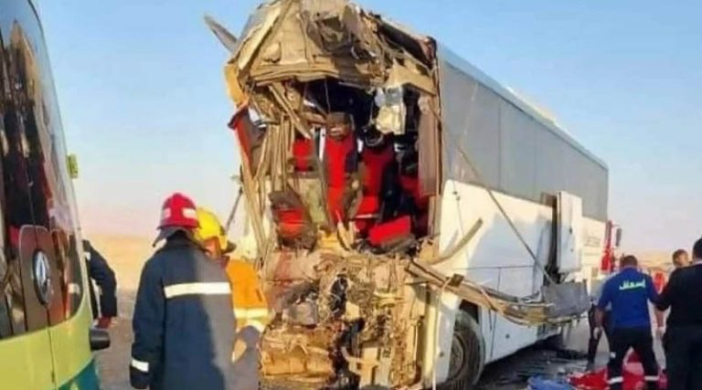 Τραγωδία: 12 νεκροί και 30 τραυματίες σε τροχαίο δυστύχημα με λεωφορείο στην Αίγυπτο
