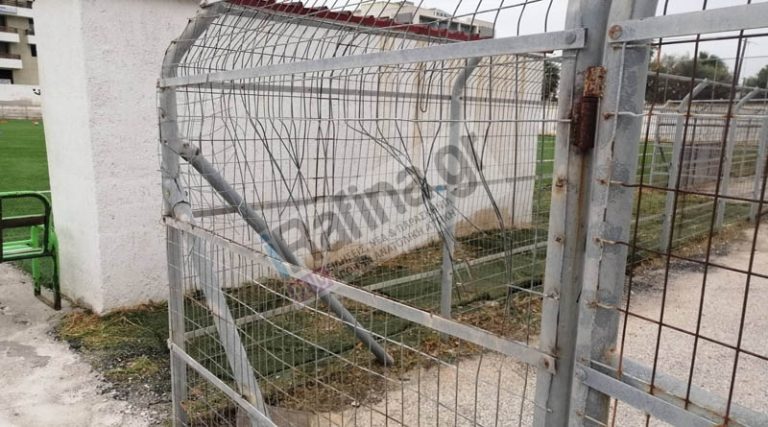 Οπαδοί του Αχαρναϊκού προκάλεσαν ζημιές στο Δημοτικό γήπεδο της Ραφήνας (φωτό)