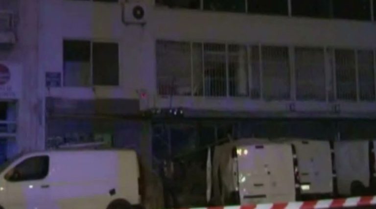 Ισχυρή έκρηξη σε επιχείρηση στον Κολωνό – Ζημιές σε αυτοκίνητα και σπίτια σε ακτίνα 100 μέτρων! (φωτό & βίντεο)