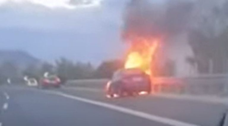 Διακοπή της κυκλοφορίας στην Αθηνών – Κορίνθου – Αυτοκίνητο τυλίχθηκε στις φλόγες! (βίντεο)