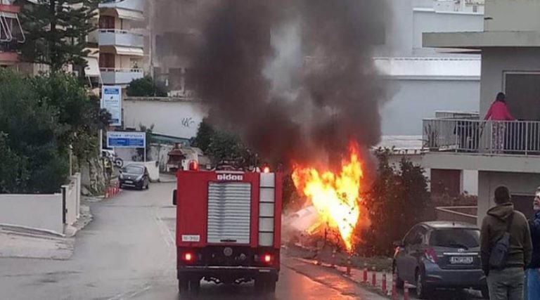 Πανικός στο Ρέθυμνο με φορτηγό πήρε φωτιά εν κινήσει! (φωτό & βίντεο)