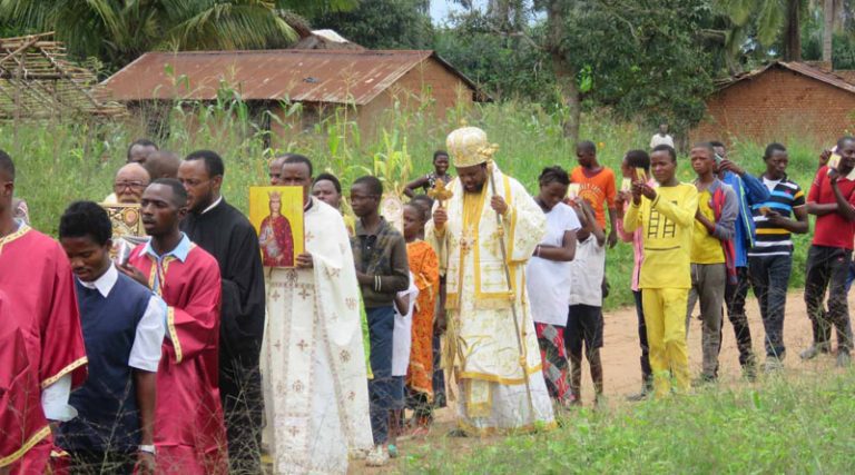 Με τη βοήθεια από την Ραφήνα, θεμελιώθηκε ο Ιερός Ναός της Αγίας Βαρβάρας στο Κονγκό