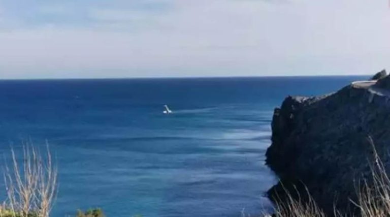 Έκτακτο: Μονοκινητήριο αεροσκάφος κατέπεσε στη θάλασσα στην Κρήτη! (φωτό)