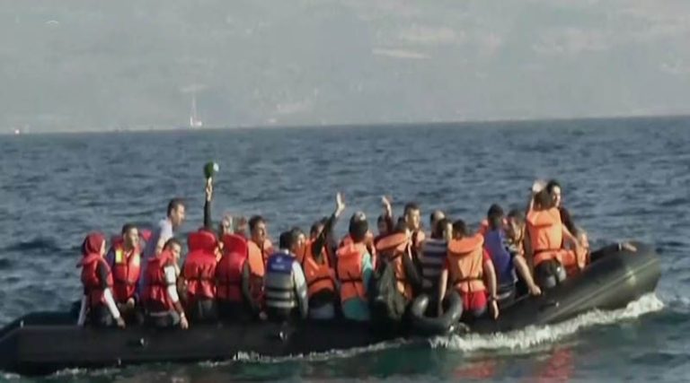 Δεκάδες μετανάστες αποβιβάστηκαν σε παραλία της Γαύδου – Ανάμεσά τους και παιδιά
