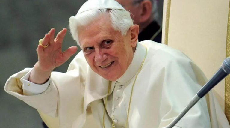 Έφυγε από τη ζωή ο πρώην Πάπας Βενέδικτος