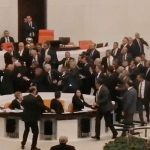 Άγριος καυγάς στη Βουλή της Τουρκίας στη συζήτηση για τον προϋπολογισμό – Στην εντατική ένας βουλευτής!