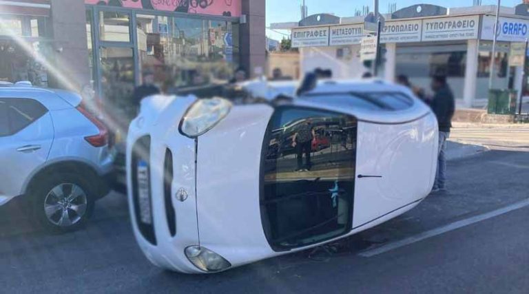 Πικέρμι: Αυτοκίνητο έπεσε πάνω σε παρκαρισμένο ΙΧ στη Λ. Μαραθώνος και ανετράπη! (φωτό)