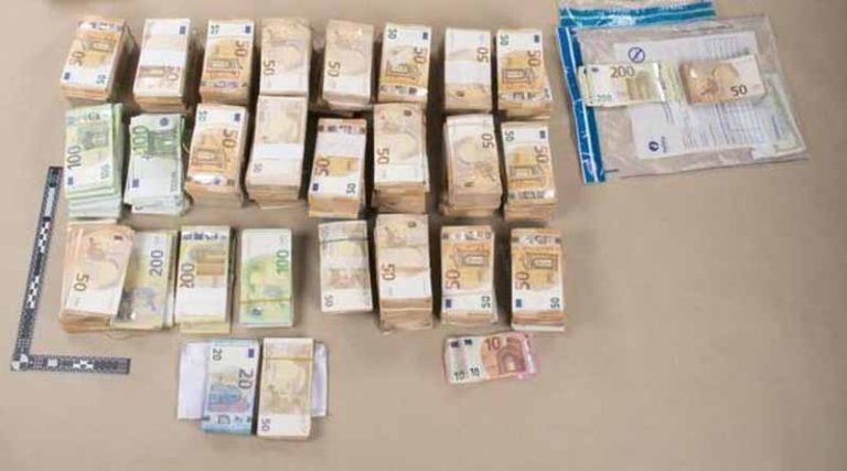 Qatar Gate: Αυτά είναι τα χρήματα που κατασχέθηκαν από τα σπίτια Καϊλή-Παντσέρι -Τουλάχιστον 1,5 εκατ. ευρώ! (φωτό)