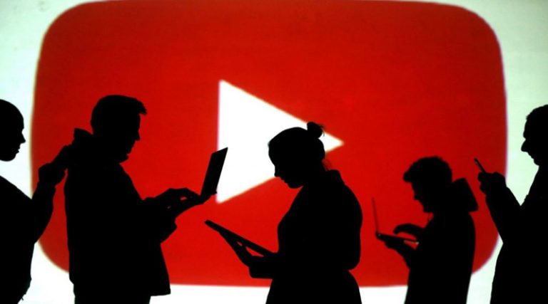 Τι υποστηρίζει ο Youtuber για τα ροζ βίντεο