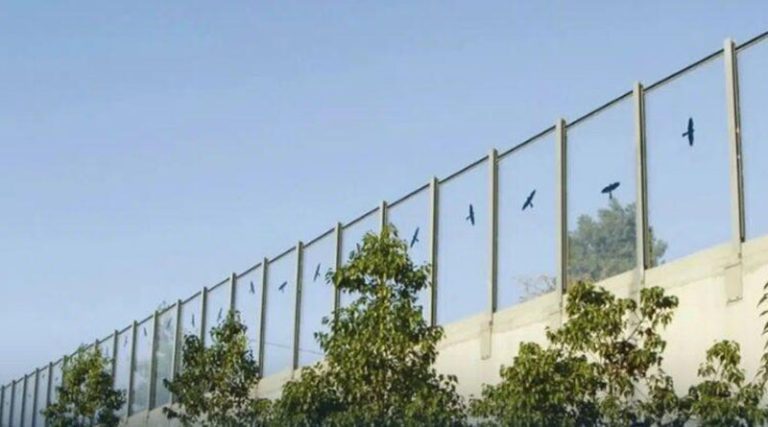 Αττική Οδός: Αυτός είναι ο λόγος που υπάρχουν ζωγραφισμένα πουλιά στα γυάλινα τοιχία στην Παλλήνη