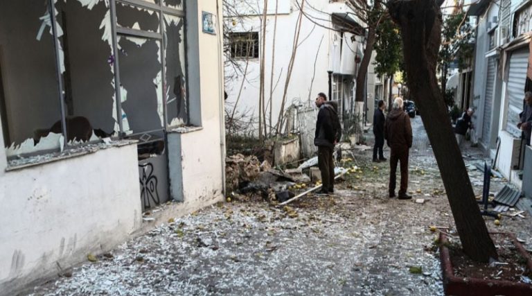 «Ισοπεδώθηκε» η γειτονιά μετά την έκρηξη στο σύνδεσμο του Παναθηναϊκού – Τα συνέρια που εξετάζει η ΕΛ.ΑΣ