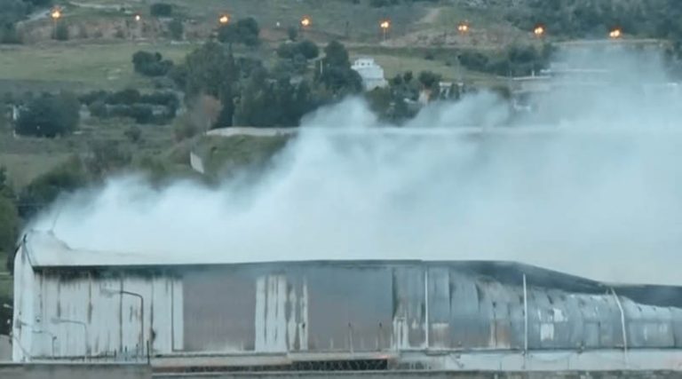 Φωτιές σε  δύο εργοστασιακούς χώρους στον Ασπρόπυργο- Μεγάλη κινητοποίηση της Πυροσβεστικής (βίντεο)