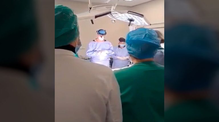 Γιατροί κράτησαν ενός λεπτού σιγή πριν να αφαιρέσουν τα όργανα του 6χρονου Θωμά (βίντεο)