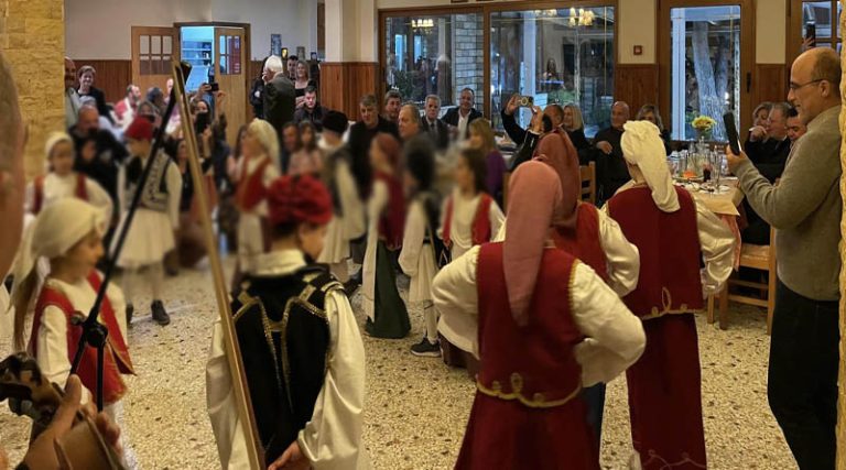Νέα Μάκρη: Πλήθος κόσμου στον ετήσιο χορό του Συλλόγου Καρδιτσιωτών Αττικής ” O Άγιος Θωμάς”
