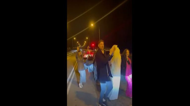 Απίθανο βίντεο: Βαρέθηκαν να περιμένουν το φανάρι και… έστησαν νυφικό γλέντι στο δρόμο!