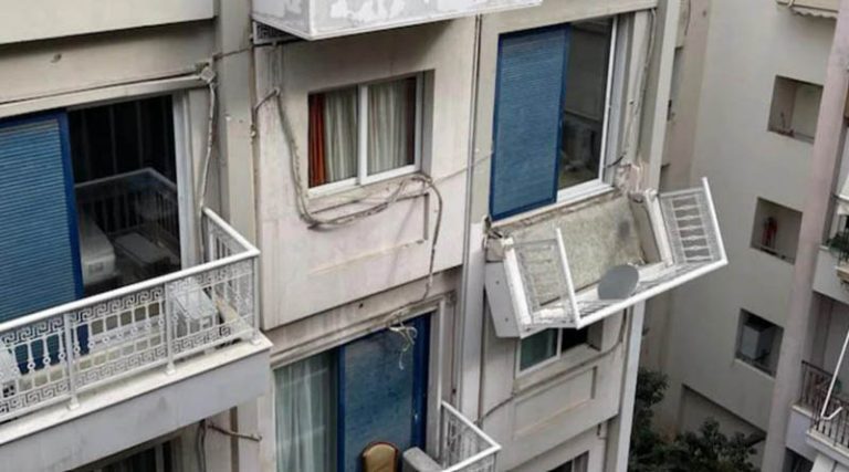 «Ατραξιόν» το αιωρούμενο μπαλκόνι ξενοδοχείου στη Συγγρού – Παραμένει στη θέση του για τρίτη ημέρα! (φωτό & βίντεο)