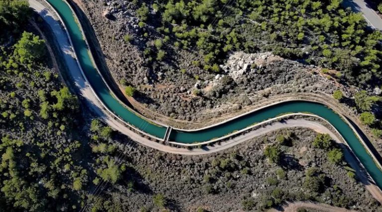 Ο δρόμος του νερού: Το γιγαντιαίο έργο υδροδότησης της Αττικής από ψηλά, για πρώτη φορά (βίντεο)
