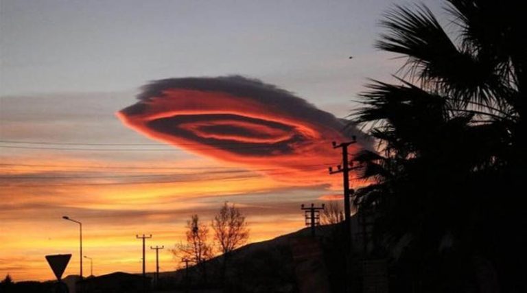 Σύννεφο – ιπτάμενος δίσκος εμφανίστηκε πάνω από την Προύσα της Μικράς Ασίας! (φωτό & βίντεο)