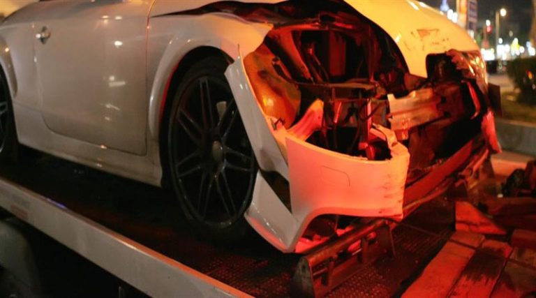 Αυτοκίνητο “καρφώθηκε” σε κολώνα – Τραυματίστηκε σοβαρά ο οδηγός!