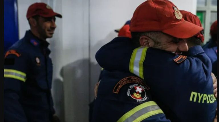Σεισμός στην Τουρκία: Σε κλίμα συγκίνησης η υποδοχή της ΕΜΑΚ στο “Ελ. Βενιζέλος” στα Σπάτα (φωτό & βίντεο)