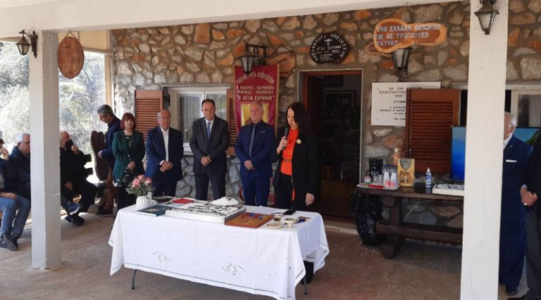 Νέα Μάκρη: Η πρόεδρος του Λυκείου Ελληνίδων Ραφήνας, τίμησε την εκδήλωση για την απελευθέρωση των Ιωαννίνων (φωτό)