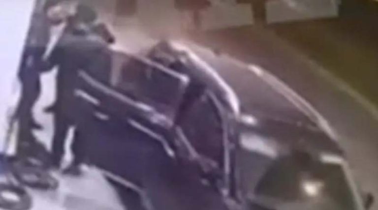 Βίντεο ντοκουμέντο από την ληστεία σε βενζινάδικο πριν την καταδίωξη στην Αχαρνών
