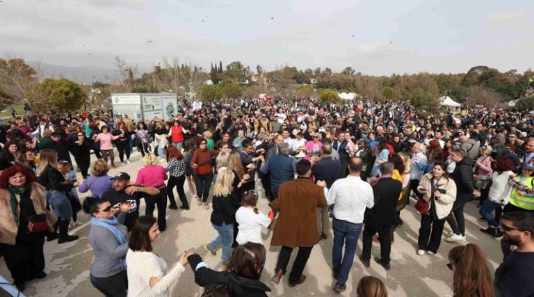 Πλήθος κόσμου στη μεγάλη γιορτή της Περιφέρειας Αττικής για τα Κούλουμα στο Μητροπολιτικό Πάρκο Αντώνης Τρίτσης