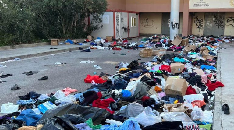 Τι λέει ο Γιώργος Πατούλης για τα πεταμένα ρούχα που προορίζονταν για βοήθεια στην Τουρκία