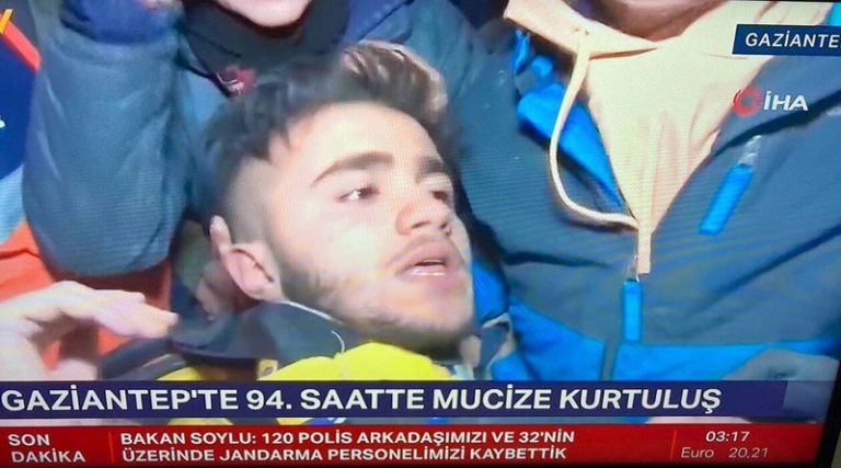 Σεισμός στην Τουρκία: 17χρονος βγήκε ζωντανός μετά απο 94 ώρες – Έπινε τα ούρα του για να επιβιώσει