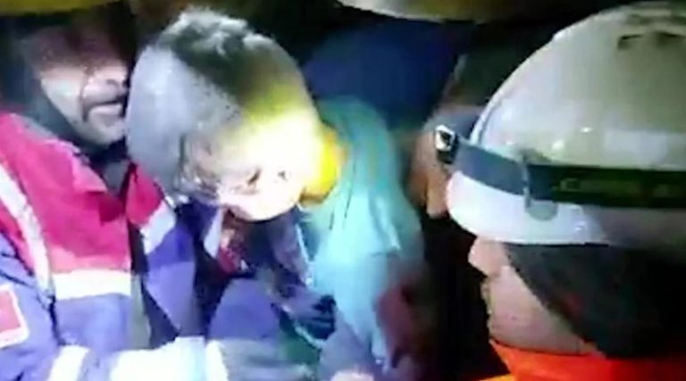Σεισμός στην Τουρκία: Η μικρή Ελένη διασώθηκε μετά από 68 ώρες & o μικρός Αχμέτ έπειτα από 70 ώρες!