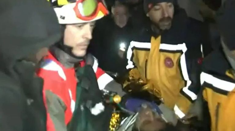 Σεισμός στην Τουρκία:  Σε σπαστά ελληνικά η 20χρονη Αϊρίν ευχαρίστησε τους διασώστες της ΕΜΑΚ – Φόβοι για 184.000 «θαμμένους» κάτω από τα ερείπια